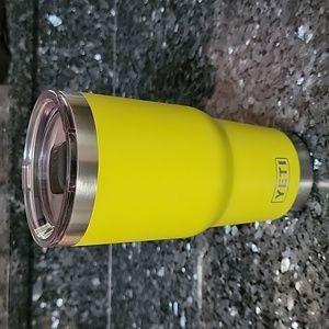 Yeti 30 oz Rambler Tumbler